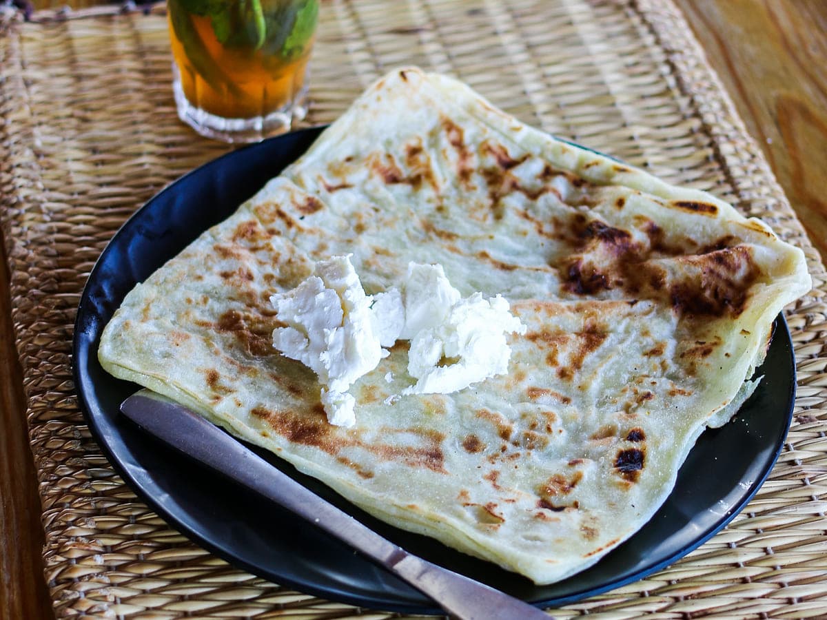 Round loaves of Moroccan khobz bread cooling on a cloth